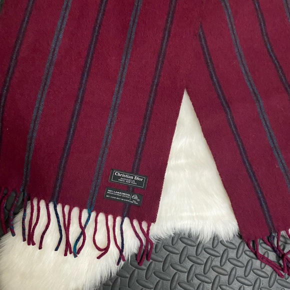 Authentic Dior scarf - Picture 4 of 7